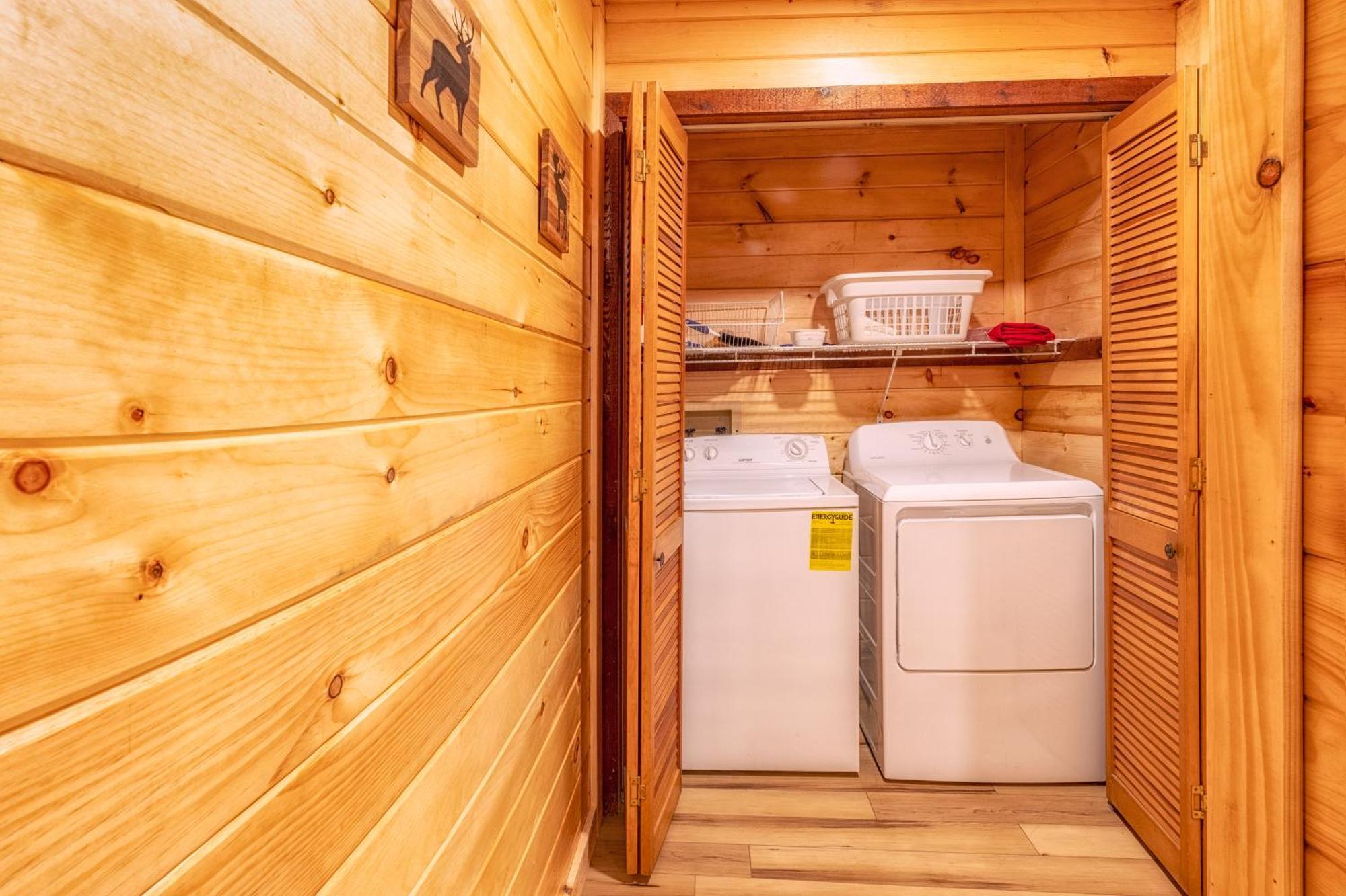 Real Log Cabin With Amazing Views, Hot Tub, Sauna, Games جاتلينبرج المظهر الخارجي الصورة