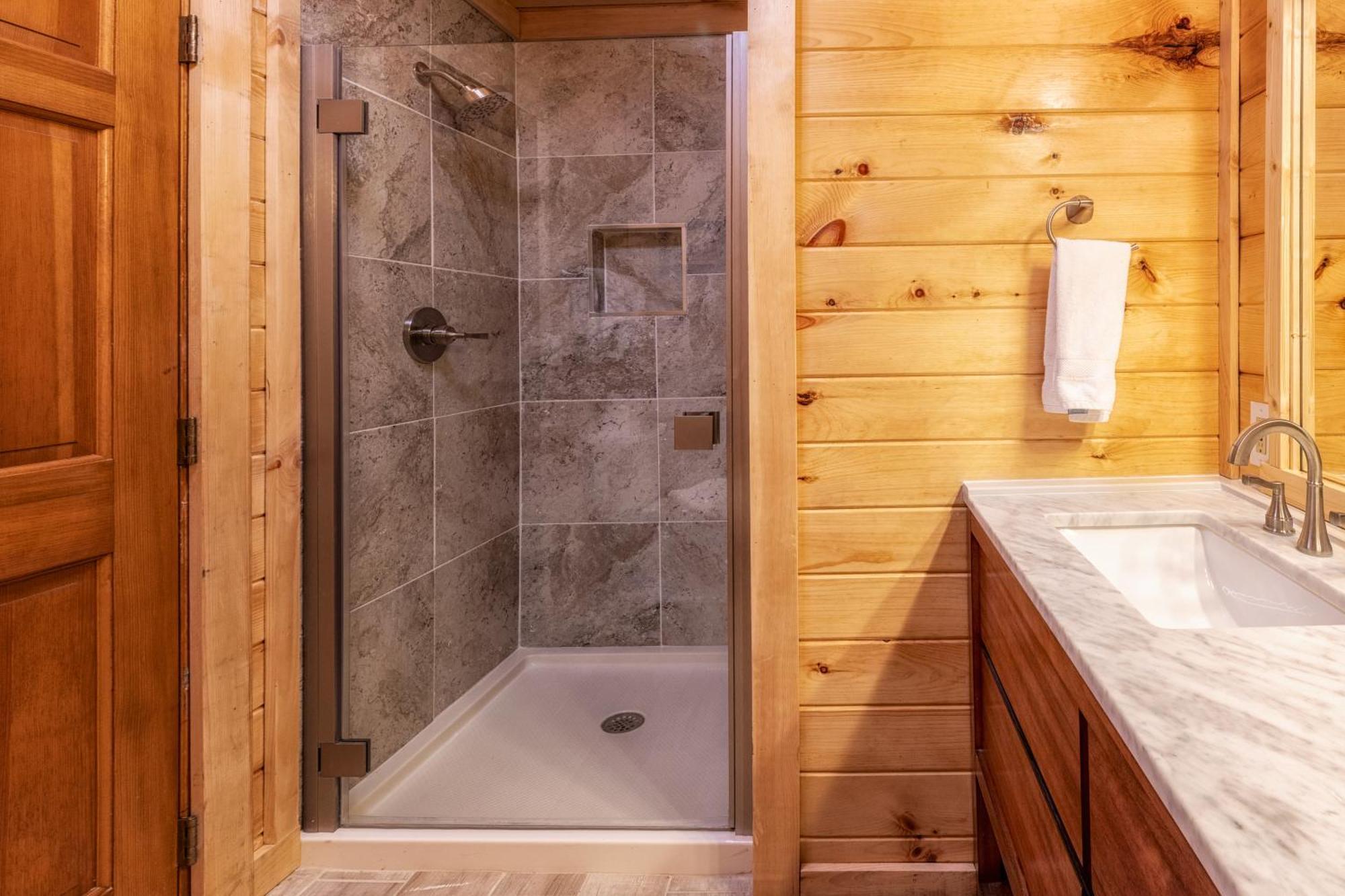 Real Log Cabin With Amazing Views, Hot Tub, Sauna, Games جاتلينبرج المظهر الخارجي الصورة