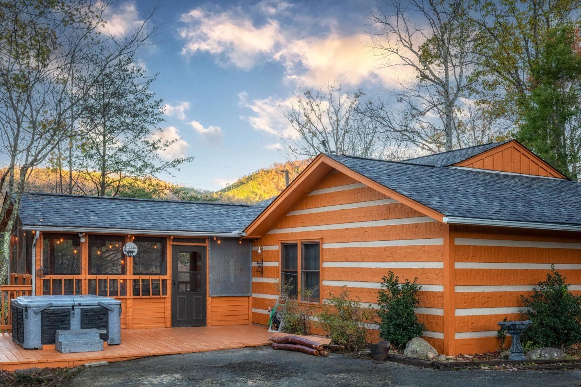 Real Log Cabin With Amazing Views, Hot Tub, Sauna, Games جاتلينبرج المظهر الخارجي الصورة