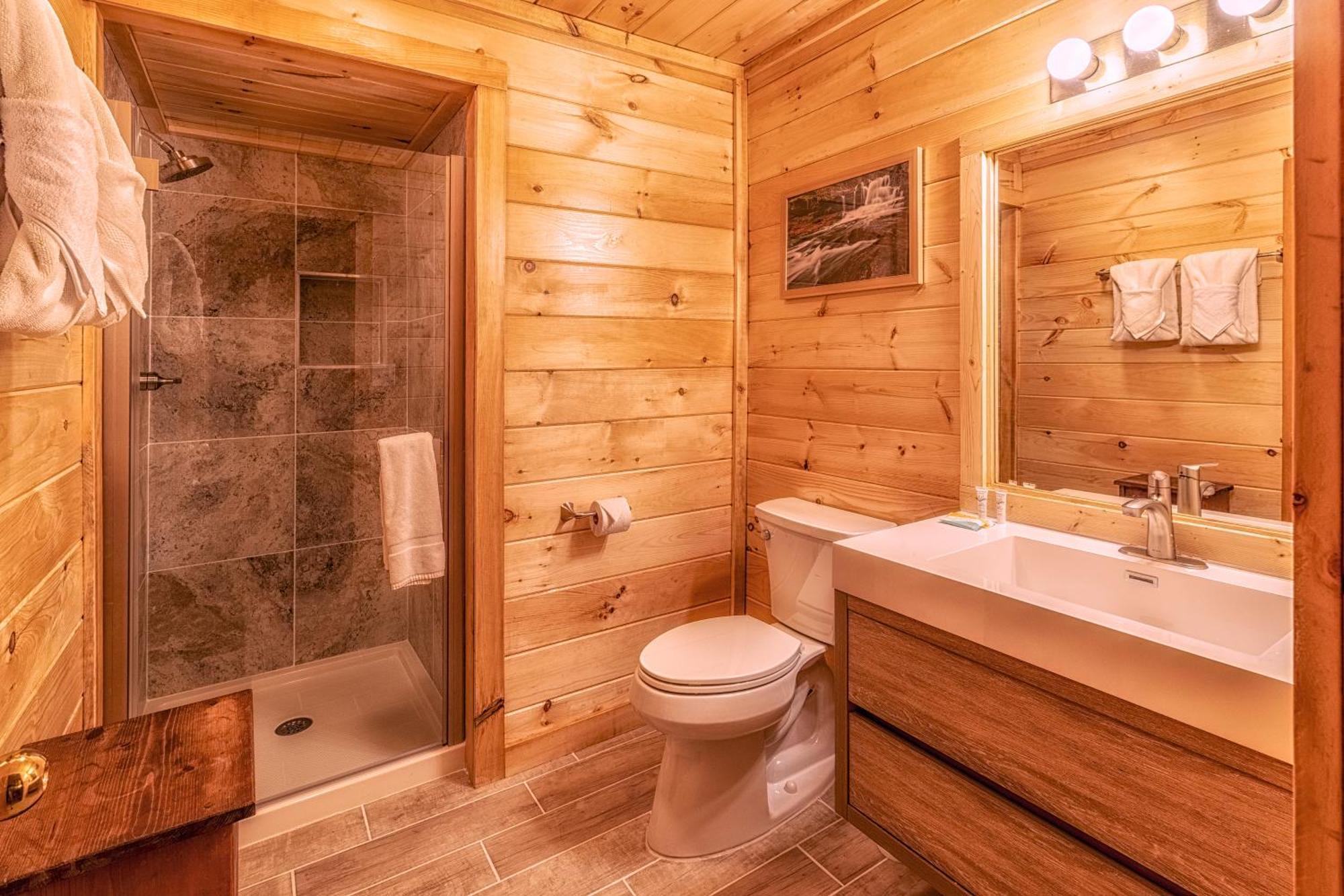 Real Log Cabin With Amazing Views, Hot Tub, Sauna, Games جاتلينبرج المظهر الخارجي الصورة
