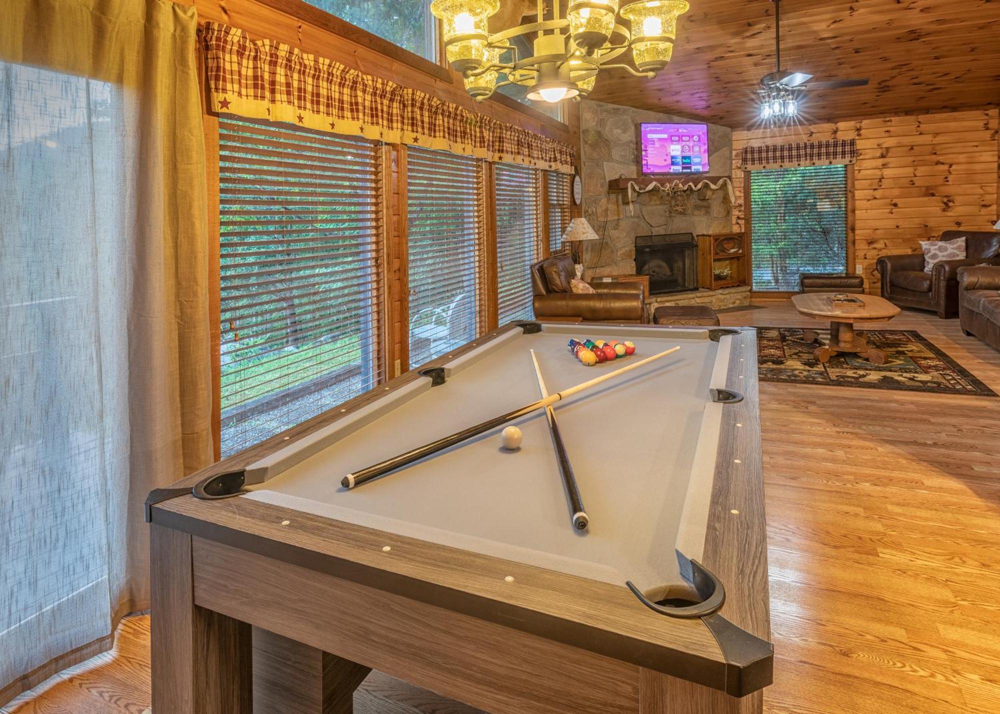 Real Log Cabin With Amazing Views, Hot Tub, Sauna, Games جاتلينبرج المظهر الخارجي الصورة