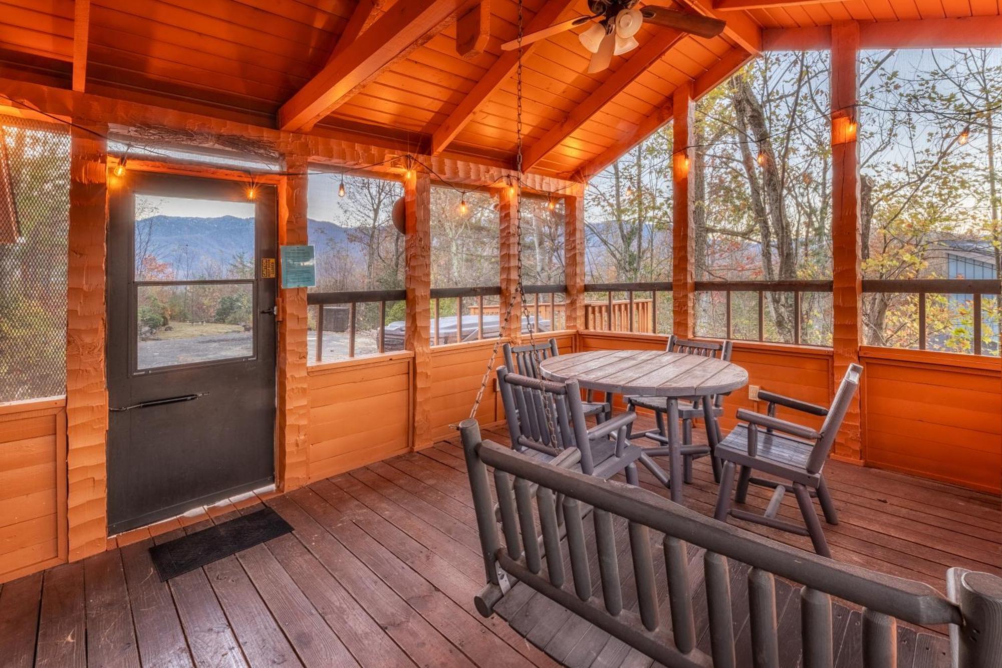 Real Log Cabin With Amazing Views, Hot Tub, Sauna, Games جاتلينبرج المظهر الخارجي الصورة